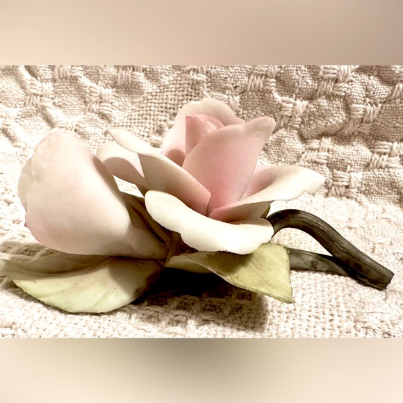 Vtg Napoleon Capodimonte Hand-Painted Porcelain Ivory Rose Sculpture - 1980's - Picture 7 of 10